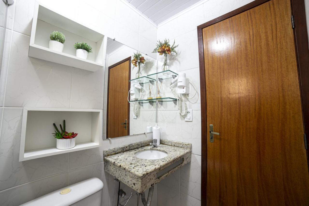Apto 22e Ar Condicionado E Ventilador, 2 Quartos, Churrasqueira, Elevador E Piscina