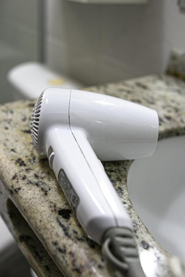 Apto 22e Ar Condicionado E Ventilador, 2 Quartos, Churrasqueira, Elevador E Piscina